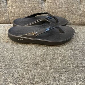 OOFOS OOlala Black Flips Flops Sandals Women Size 9